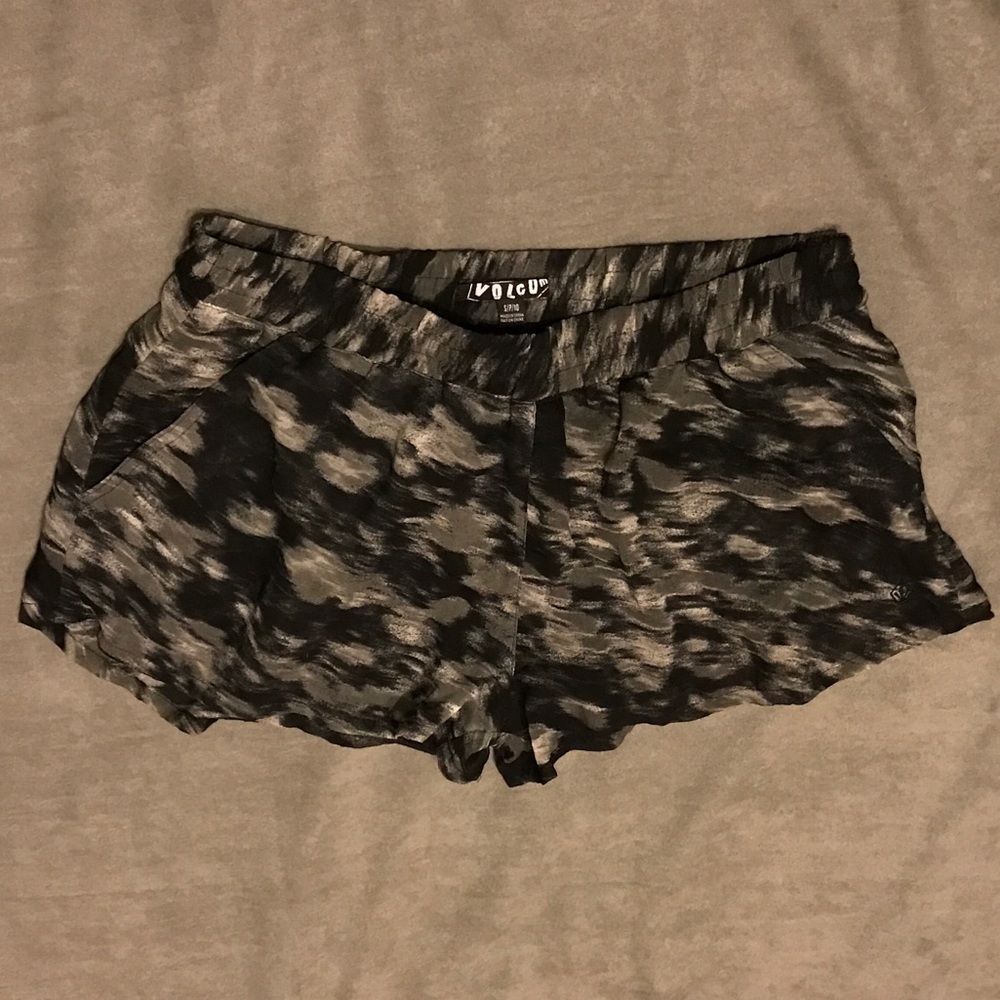 Volcom Shorts - Picture 2 of 4